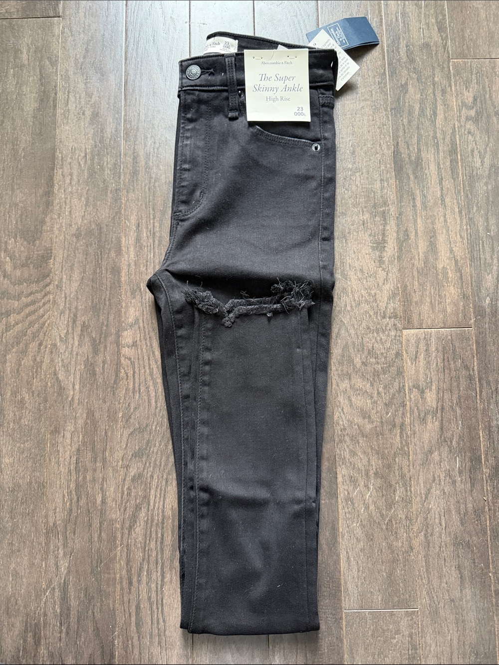 NWT Abercrombie & Fitch Super Skinny Ankle Jeans - Black raw hem